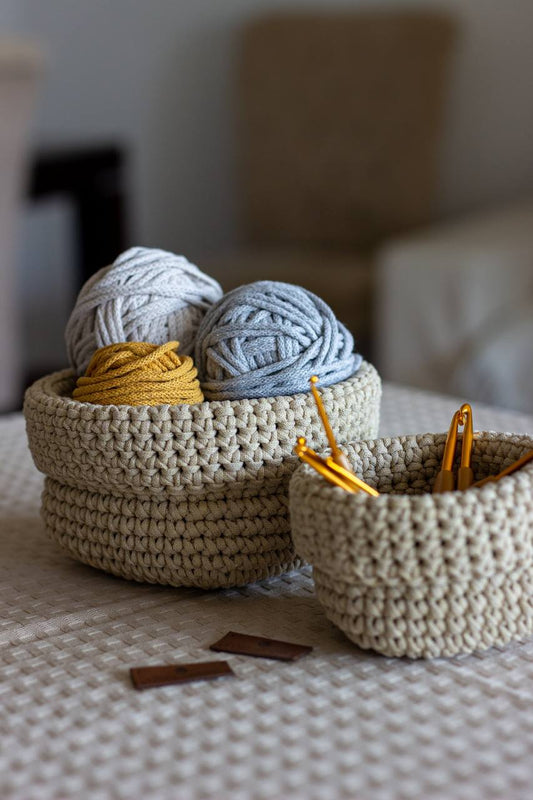 Basket with folover rim