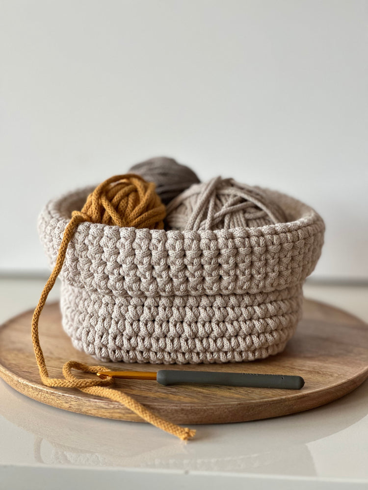 Basket with folover rim