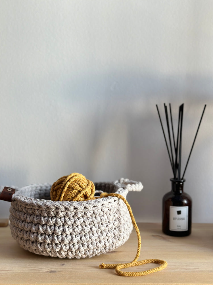 Small Basket with handels