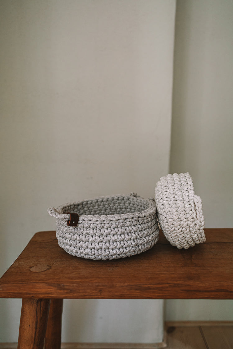Small Basket with handels