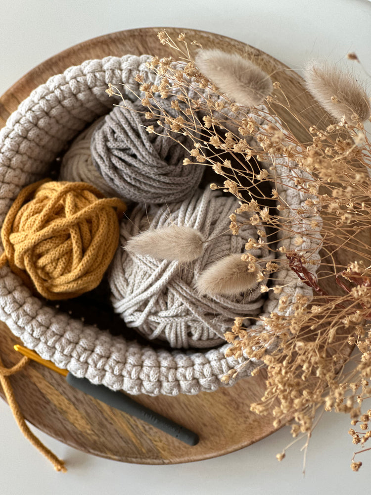 Basket with folover rim