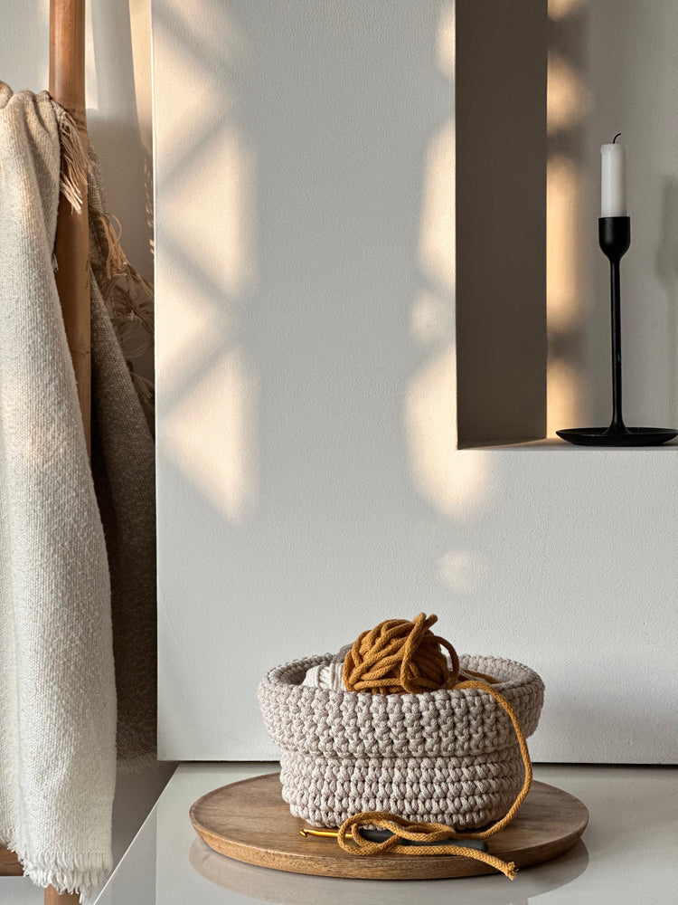 Basket with folover rim