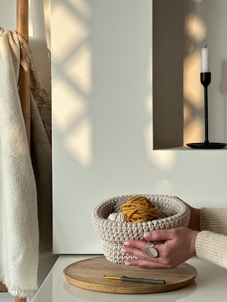 Basket with folover rim